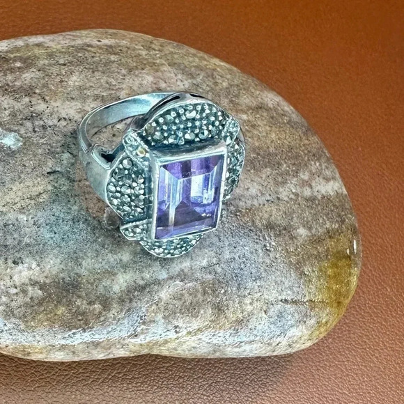 Vintage Sterling Silver AMETHYST & MARCASITE Ring, Size 6.5 Emerald-Cut‎ - Picture 1 of 3